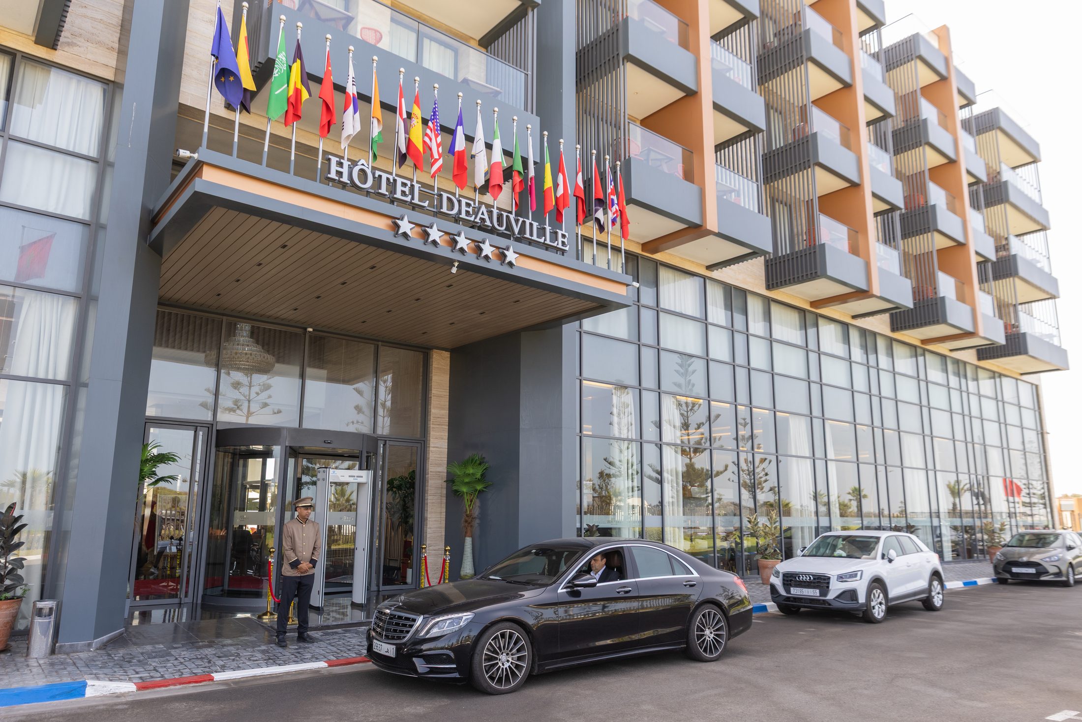 L'entrée de l'hôtel