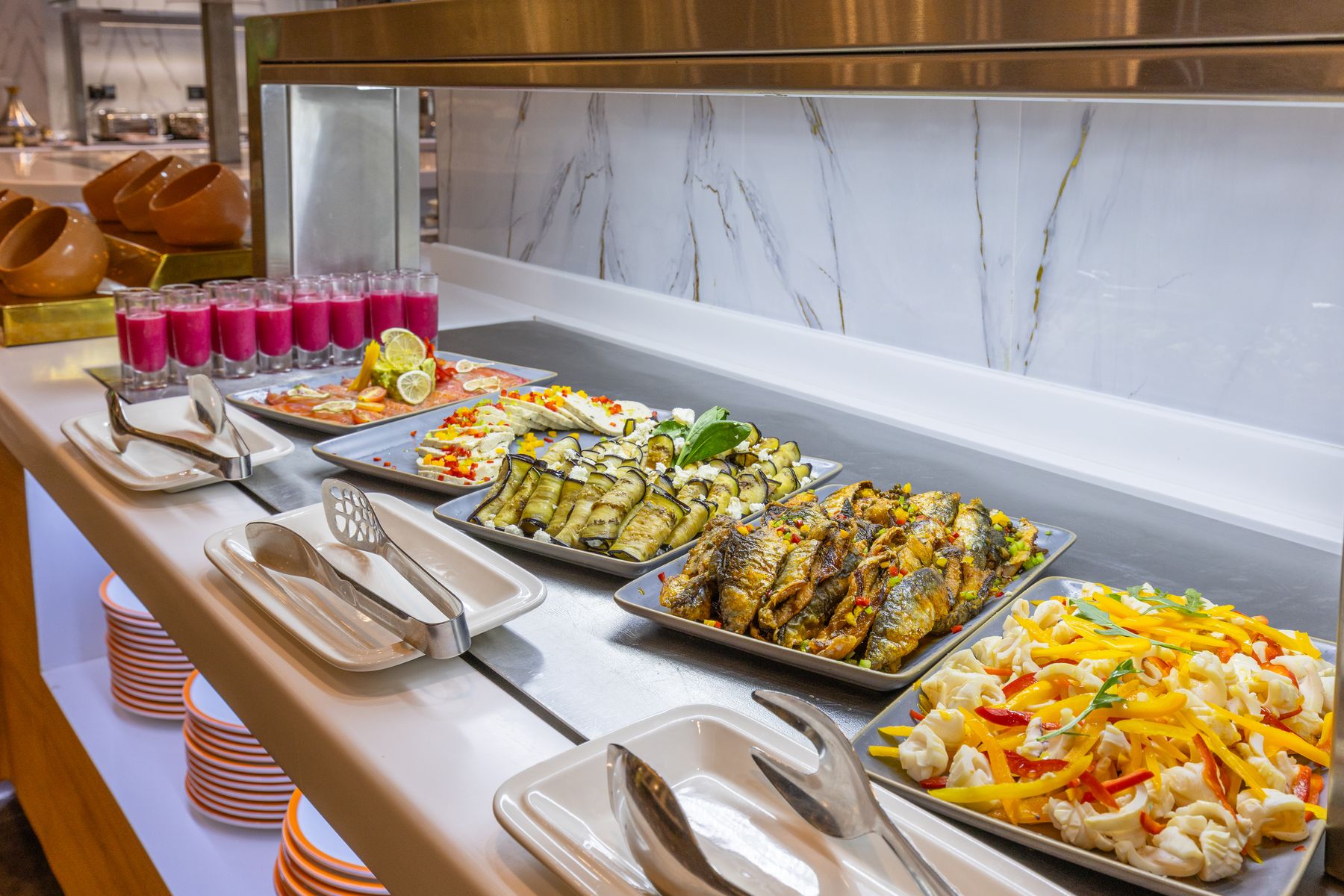Poissons grillés, légumes et salades au buffet du Doukkala