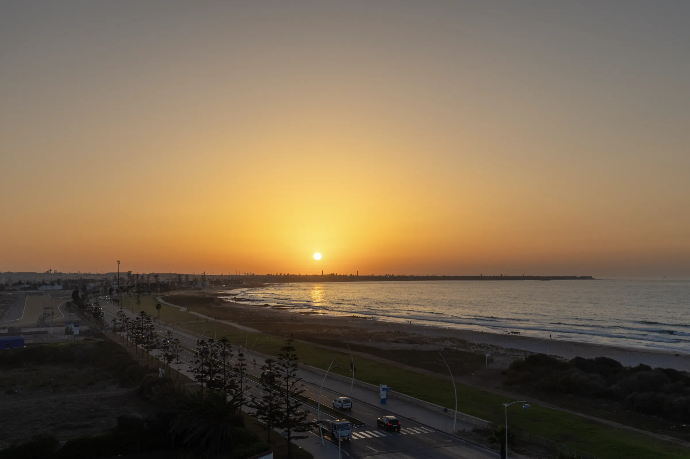 Coucher de soleil sur la plage Deauville et la côte d'El Jadida