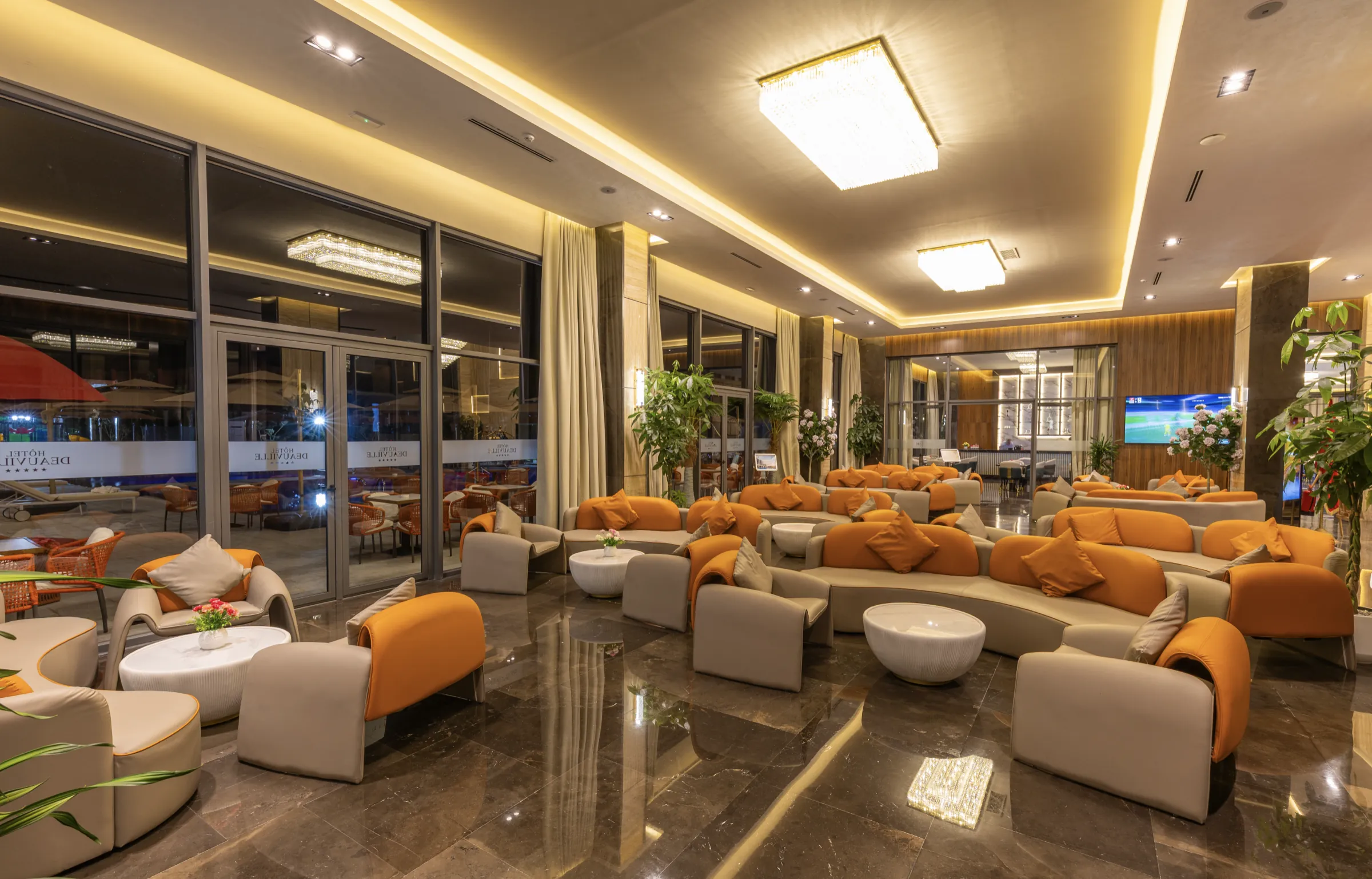 l'espace chaleureux du lobby de l'hôtel